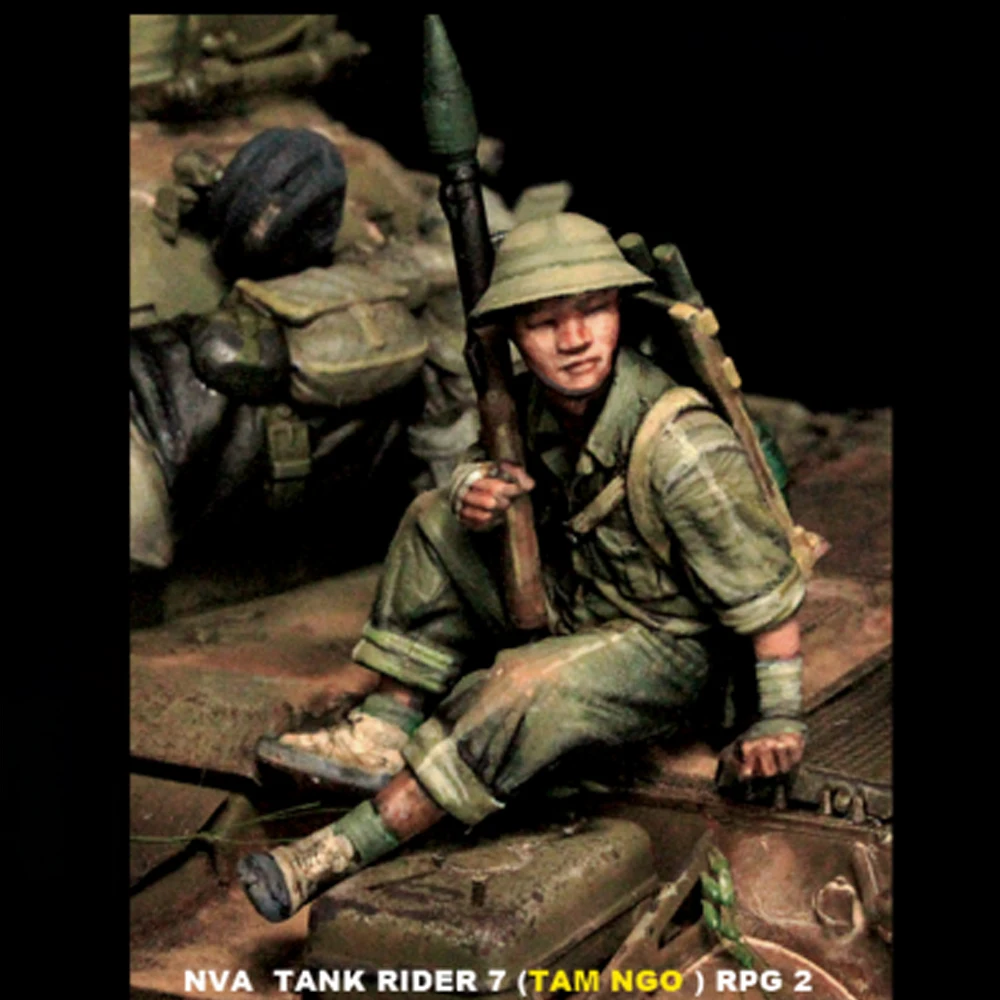 Model Kit Figures - 1/35 NVA Tank RIDER 7, RPD
